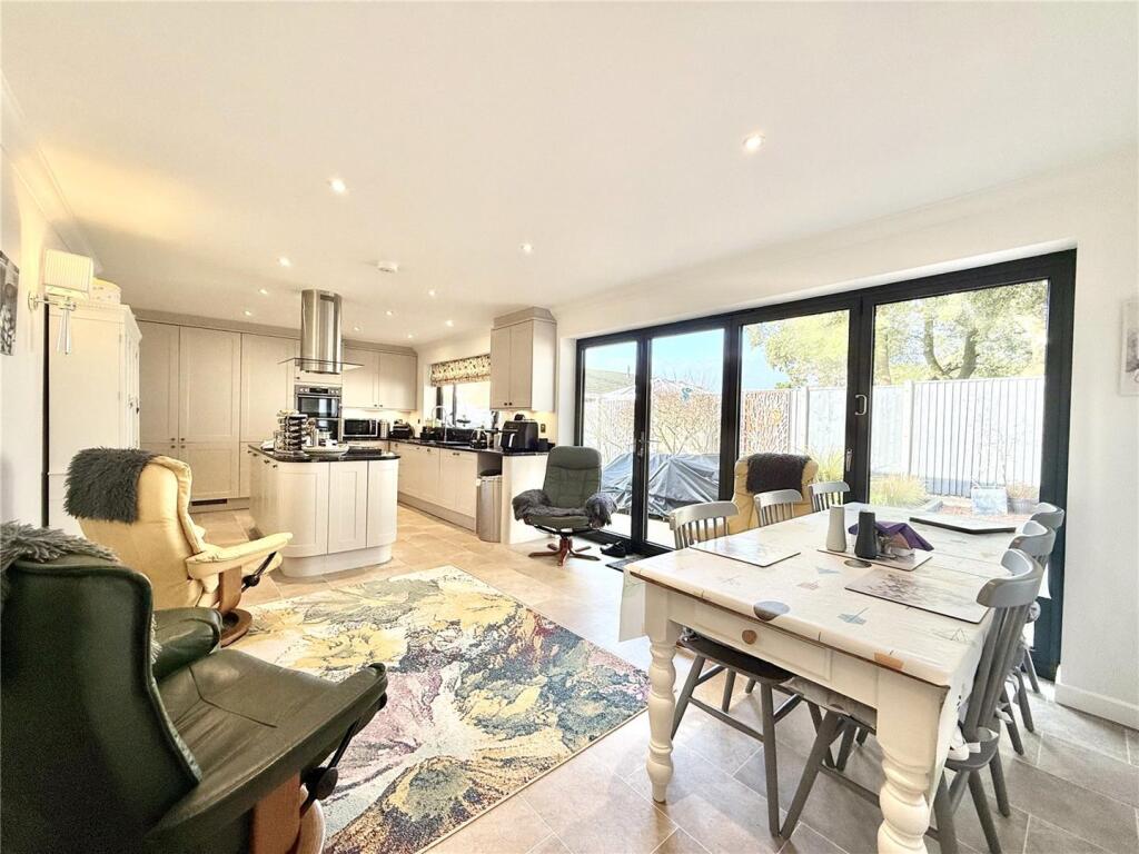 Balfour Close, Highcliffe On Sea photo 5
