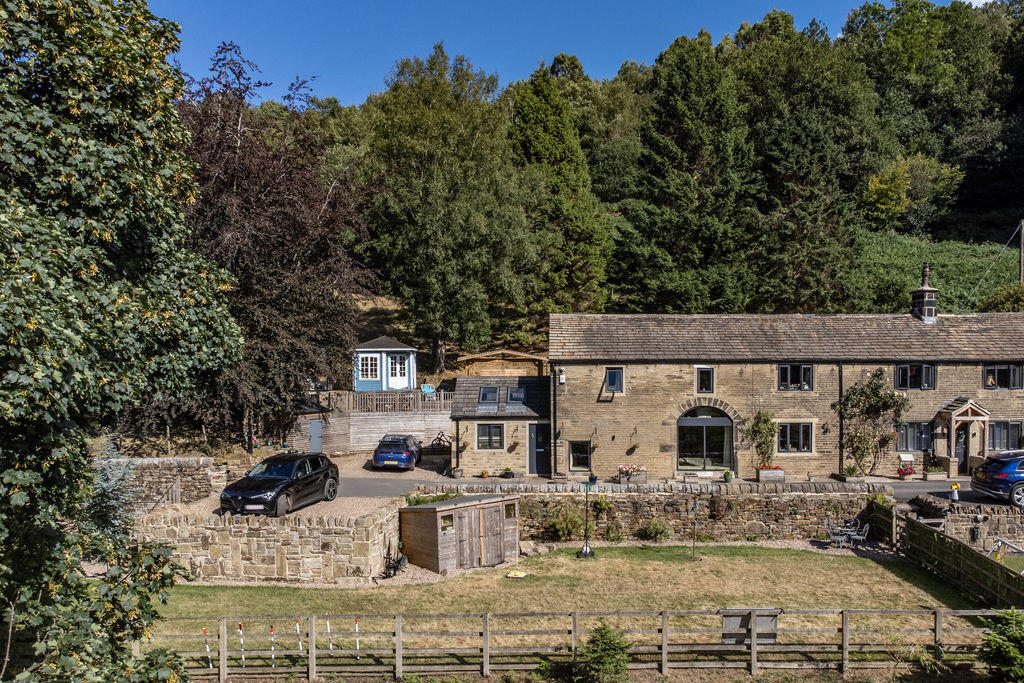Main image of property: Far Hanging Stones Barn, Hanging Stones Lane, Ripponden HX6 4JJ