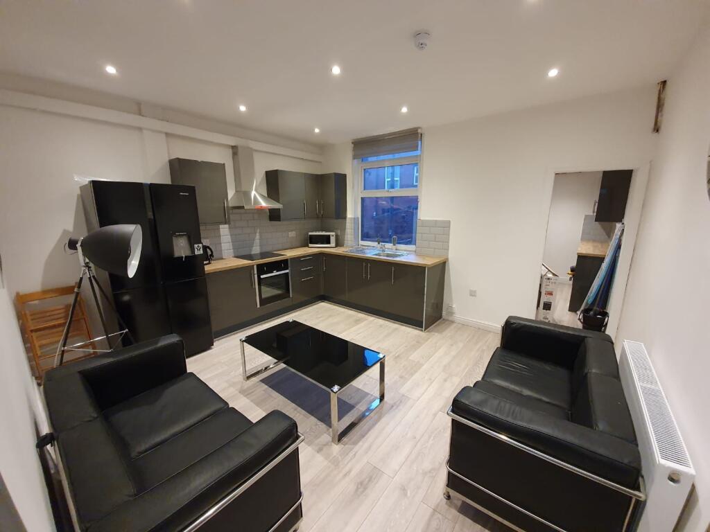 House in Leeds, Bagby Fields, Woodhouse - View 2