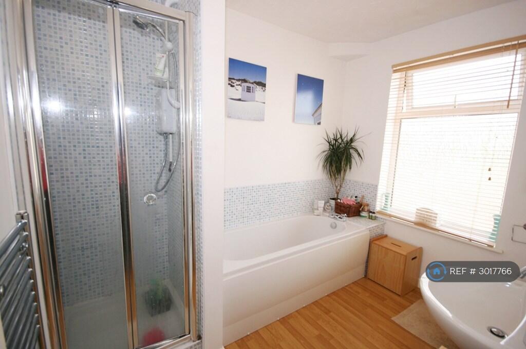 House in Bradford - View 4
