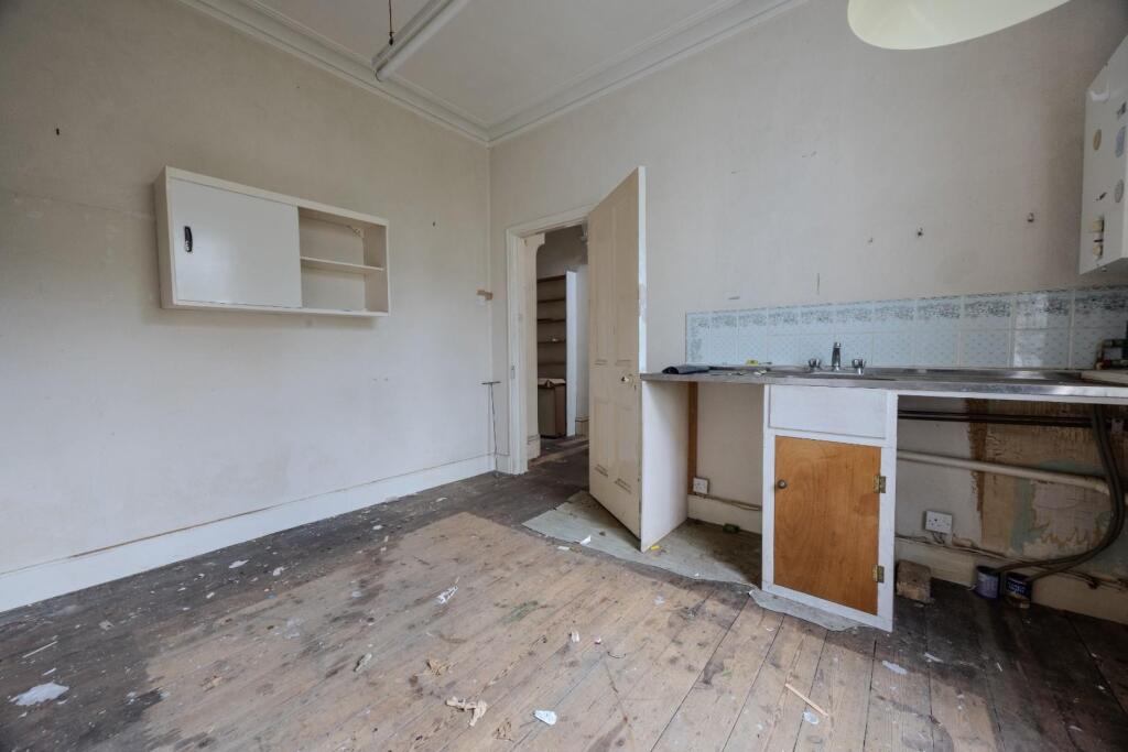 House in Southend-on-Sea, Essex - More