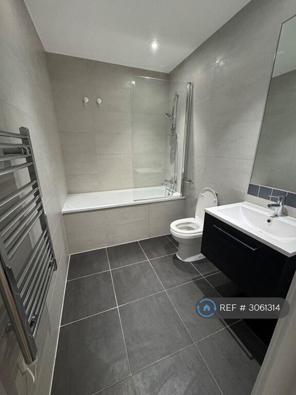 Apartment in Slough - View 5