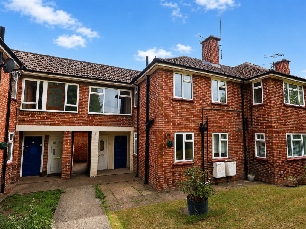 Main image of property: Cherry Tree Walk, Leighton Buzzard