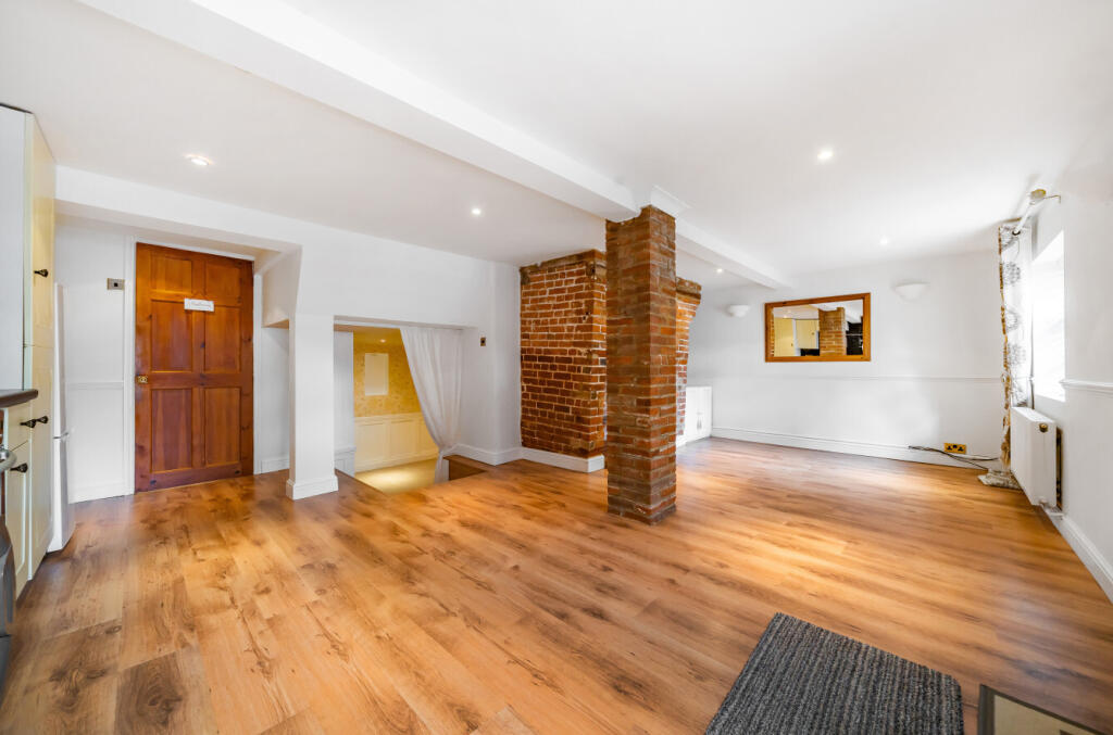 Apartment in Chelmsford - More