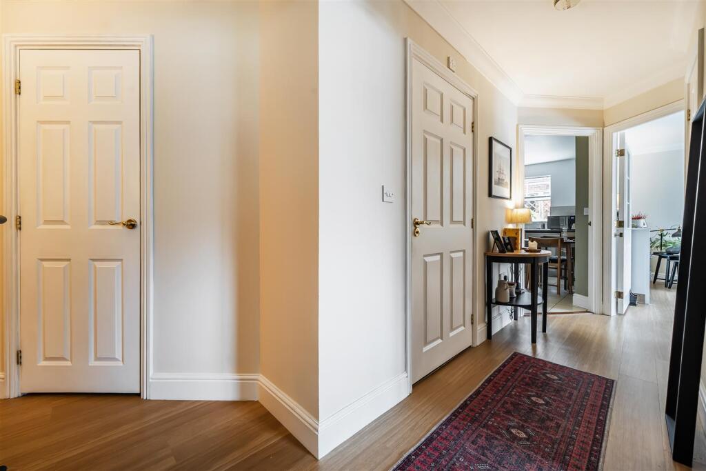 Apartment in Slough - More