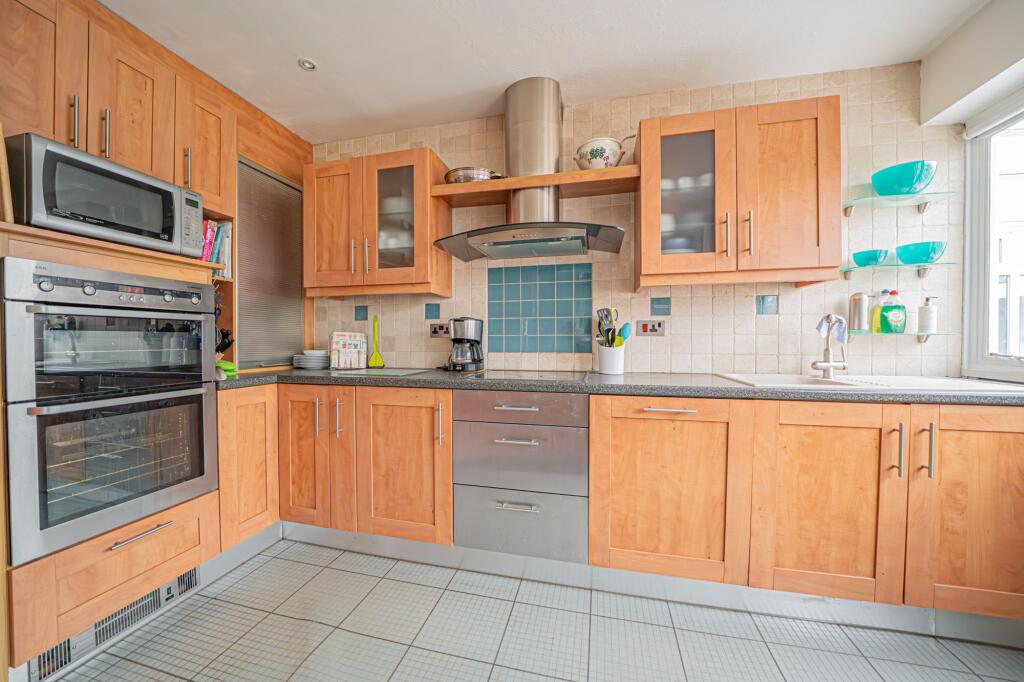 Laurels Crescent, Balsall Common, CV7 photo 4