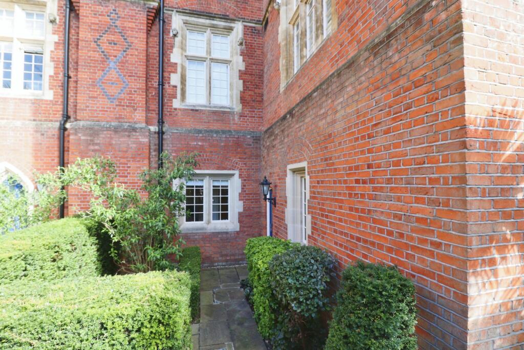 Main image of property: The Galleries, Brentwood, CM14