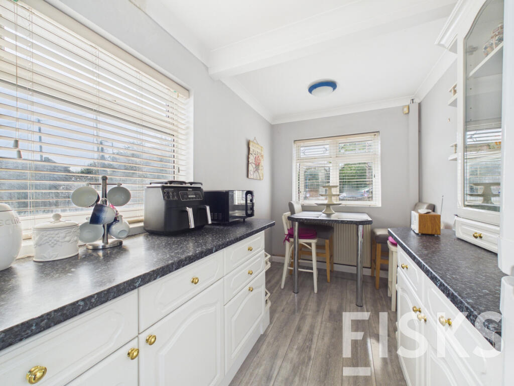 House in Southend-on-Sea - More