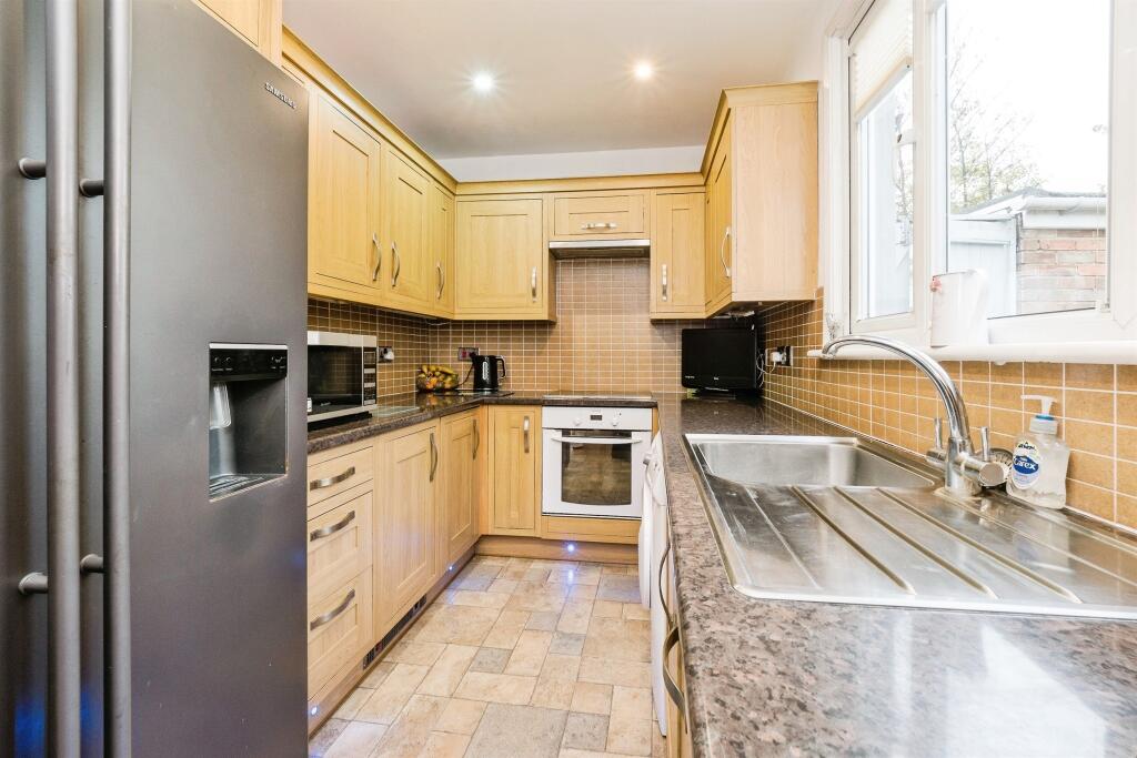 Hawthorn Avenue, Rainham - View 6