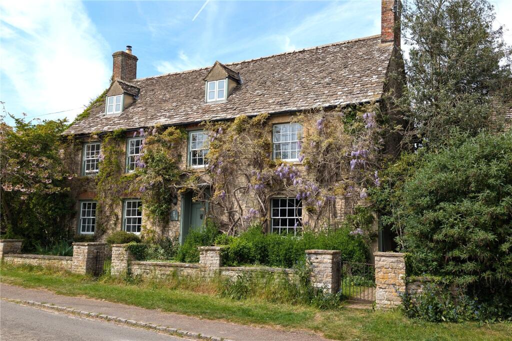 Main image of property: High Street, Finstock, Chipping Norton, Oxfordshire