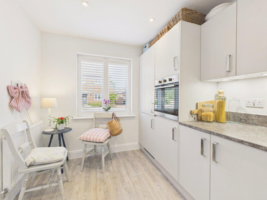 Oriel Road, Horsham, West Sussex. photo 4