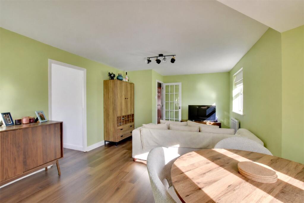 Apartment in London, Millennium Quay, Greenwich Peninsula - View 2