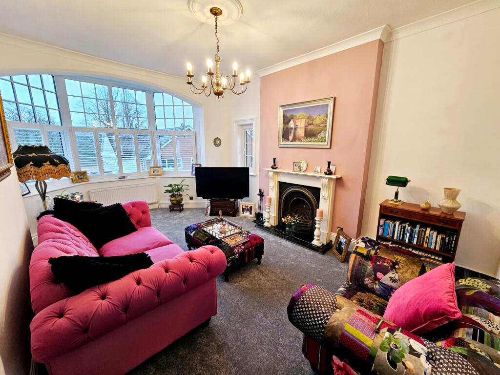 The Glen, Hay Brow Crescent, Scalby, Scarborough, North Yorkshire photo 2