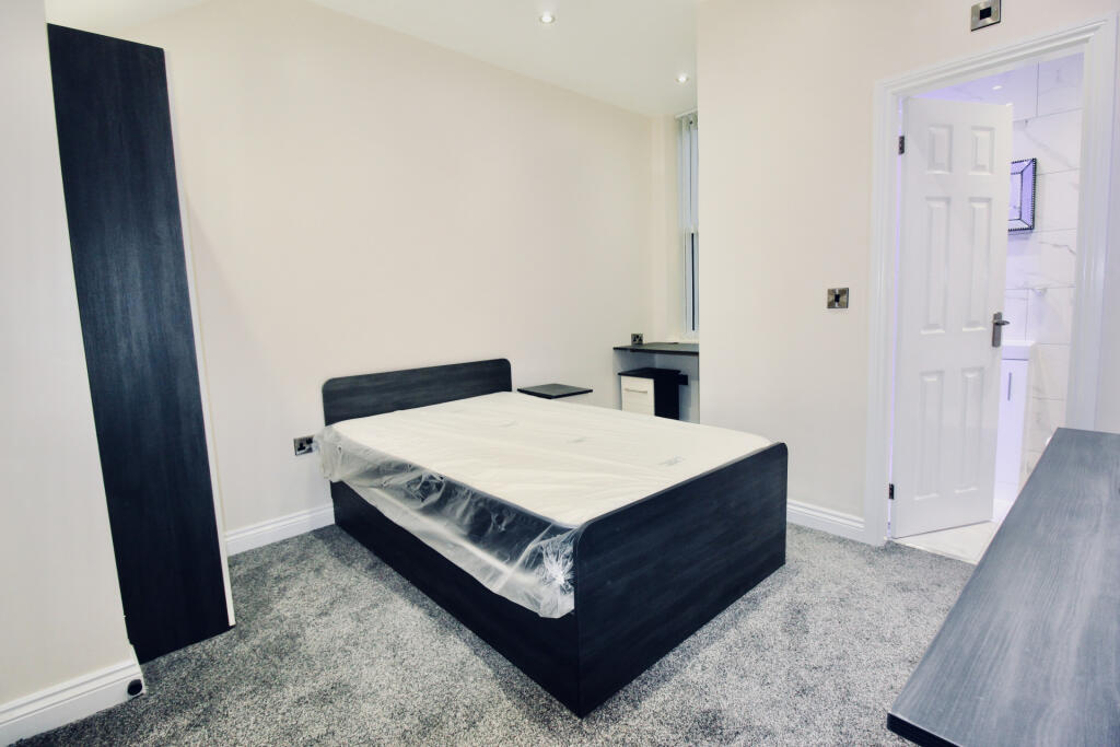 Apartment in Leeds, West Yorkshire - View 3