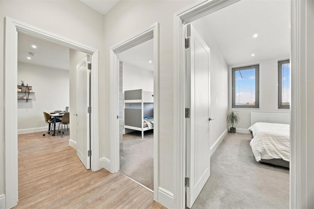Apartment in Southall - More