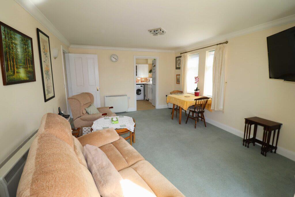 St Leonards Avenue, Hayling Island photo 4