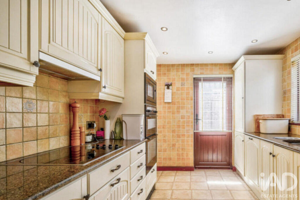House in Epping Forest, Loughton - View 5