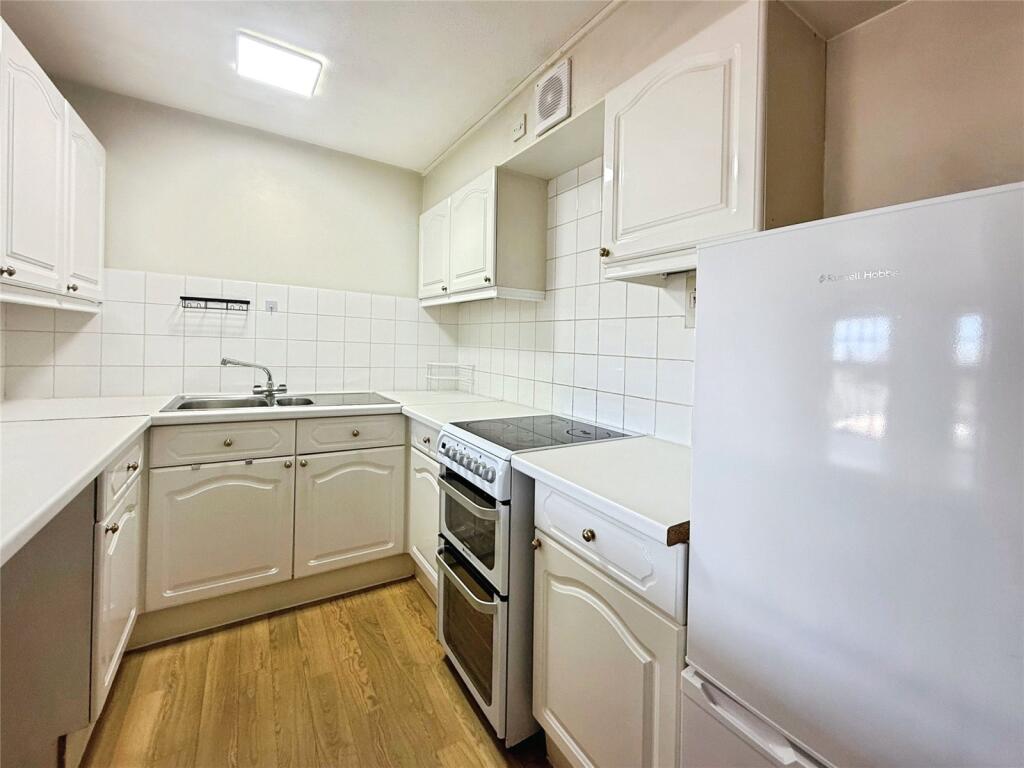 Milton Gardens, Wokingham, Berkshire - View 5