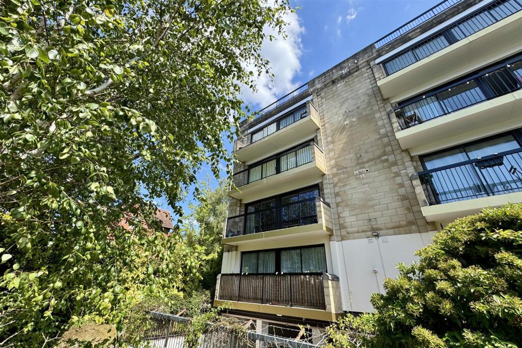 Main image of property: 22 Western Court, Christchurch, Cheltenham