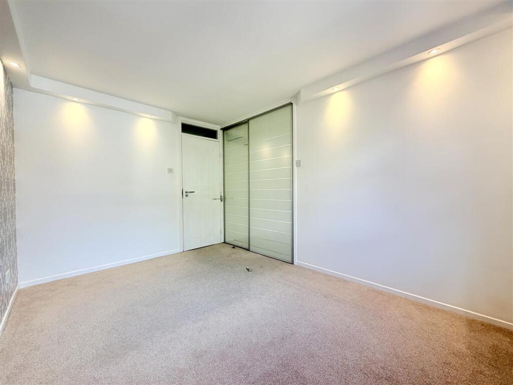 Apartment in Enfield - View 5