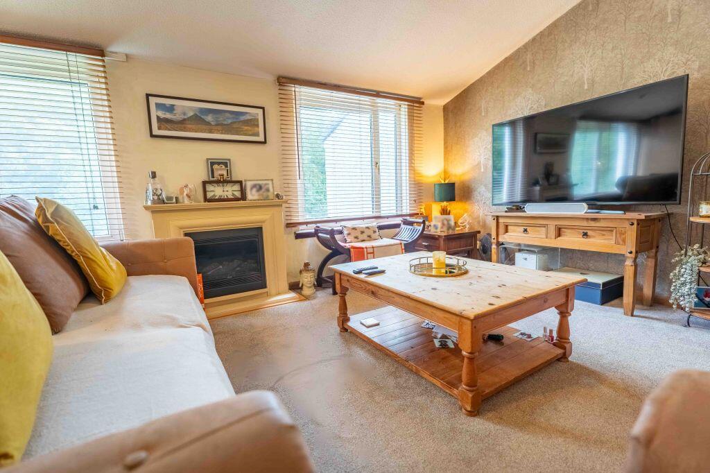 House in Irvine, Lawthorn - View 3