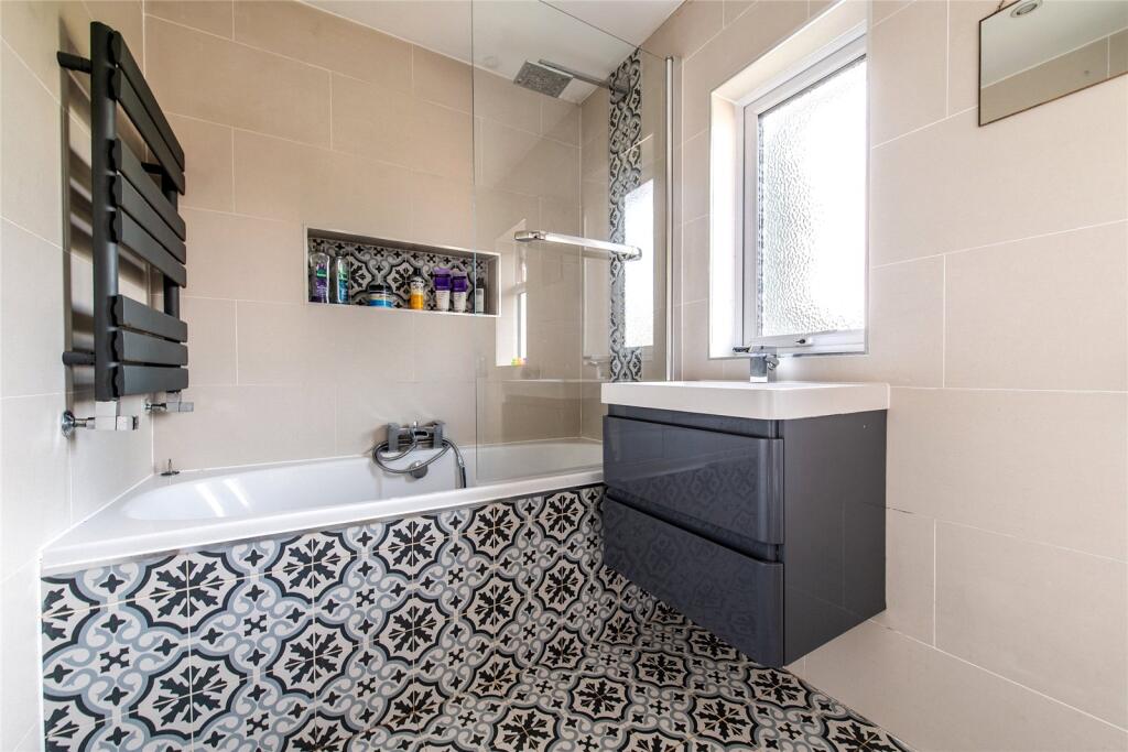House in Tonbridge and Malling, East Malling and Larkfield - More