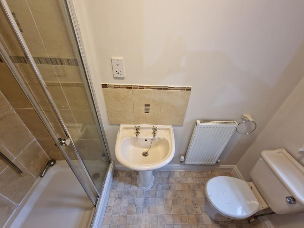 House in Walsall, West Midlands - More