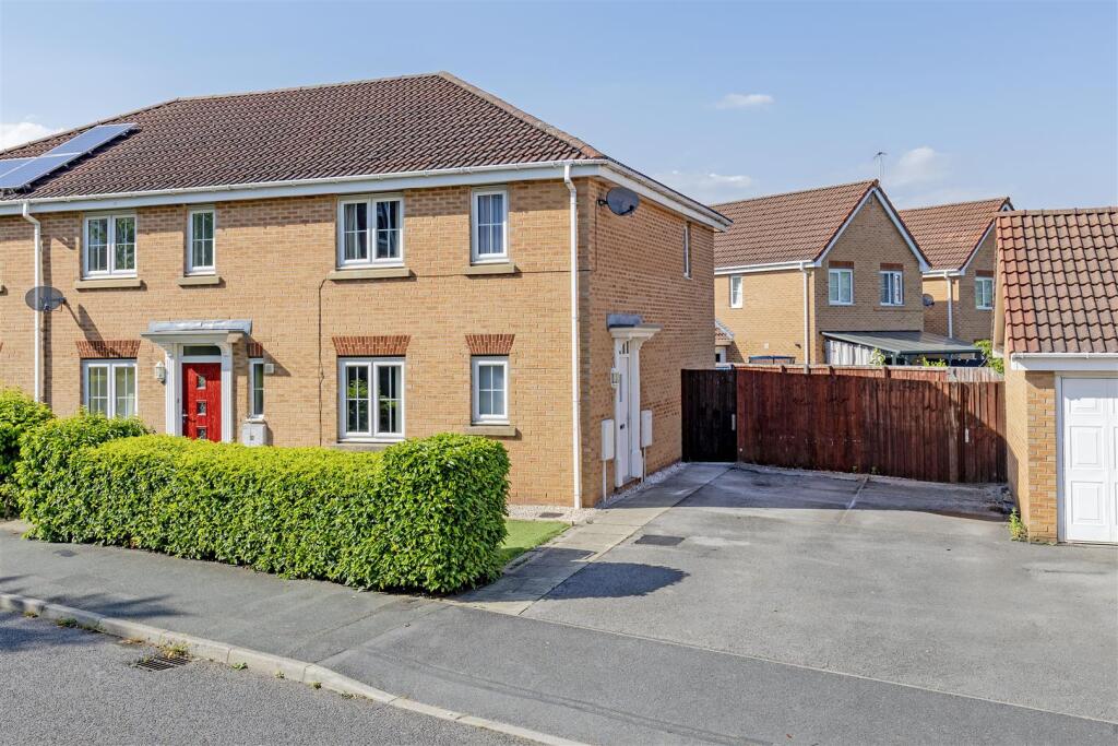3-bed terraced on Horse Chestnut Close, Chesterfield, £190,000