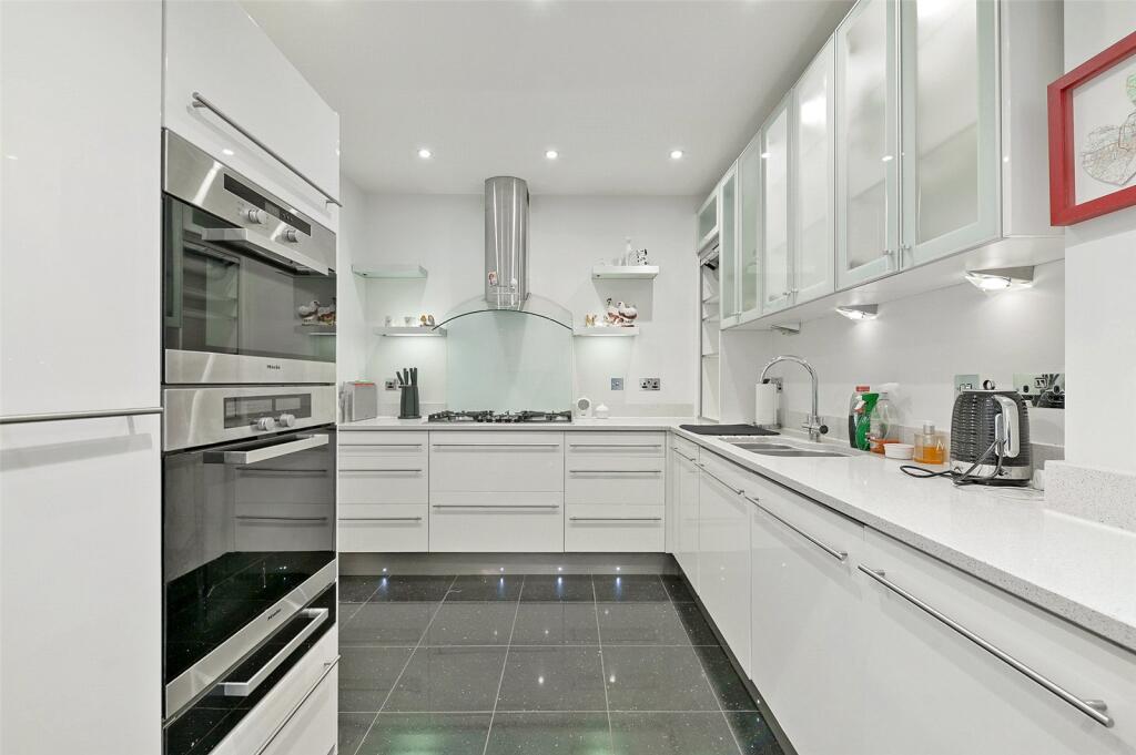 House in Slough - View 4