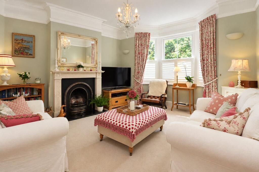 House in Woking, Surrey - View 3
