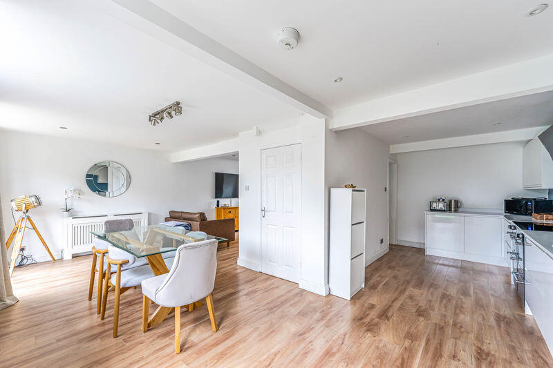 Sophia Gardens, North Worle - SUPERB 4 BED HOME photo 2