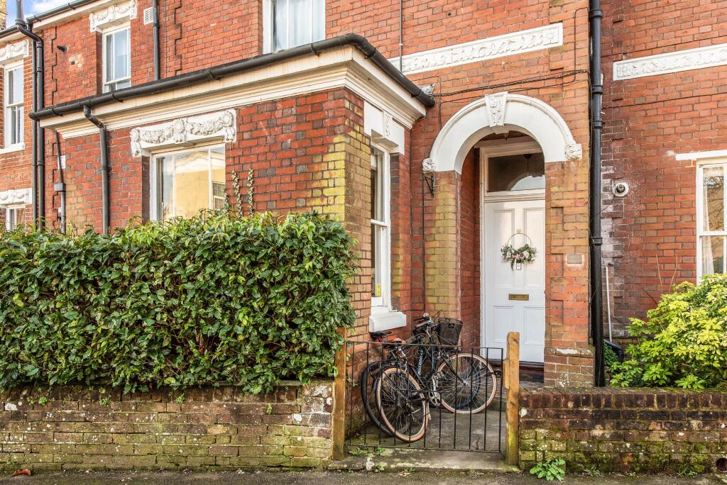 1-bed flat on Worthy Lane, Winchester, £269,950