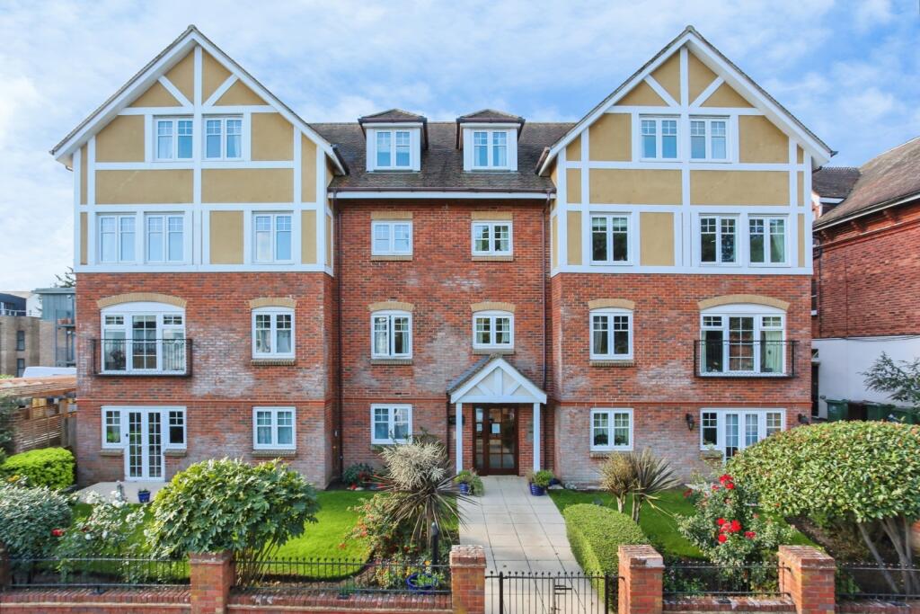 2-bed house on Park Road, Tunbridge Wells, Kent, TN4, £200,000