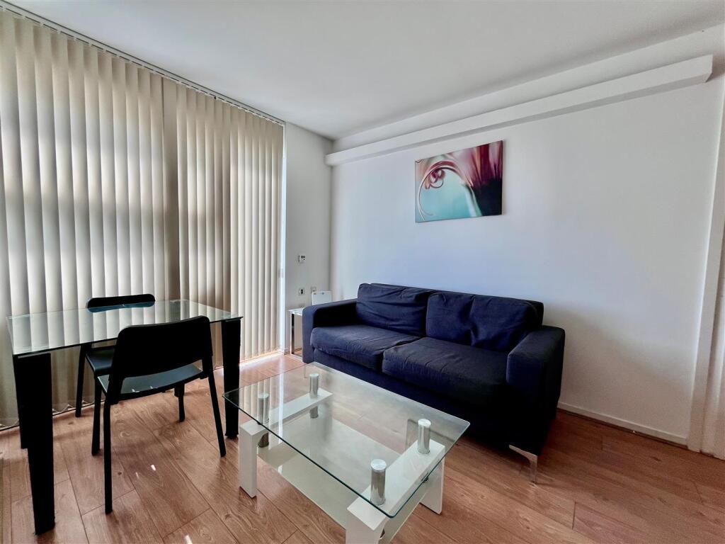 Apartment in Birmingham, Calthorpe Fields - View 4