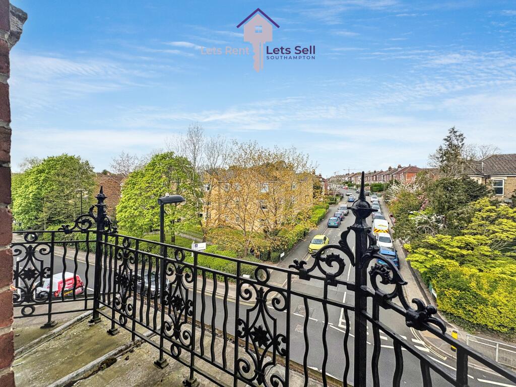 Main image of property: 484a Portswood Road, SO17 3SP