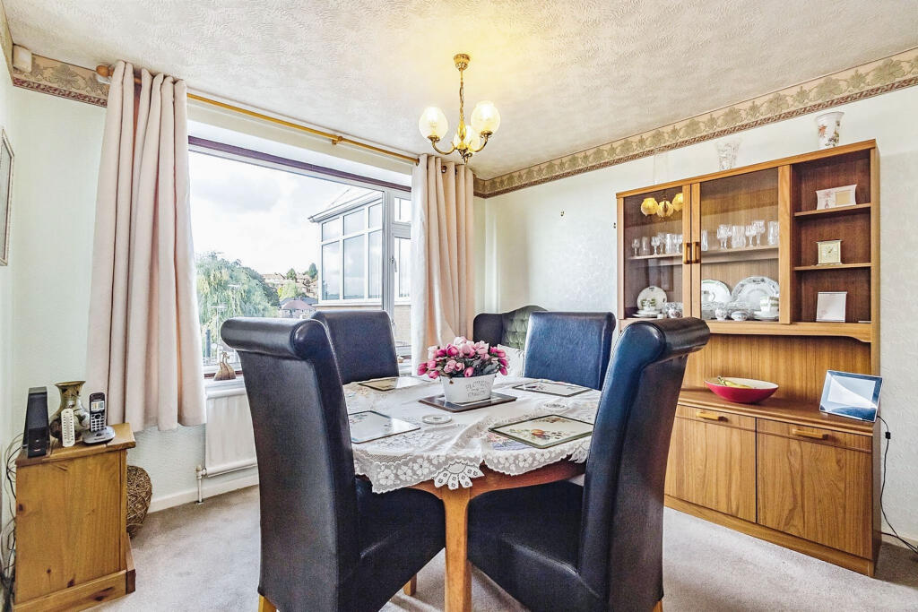 House in Gedling, Nottinghamshire - View 6