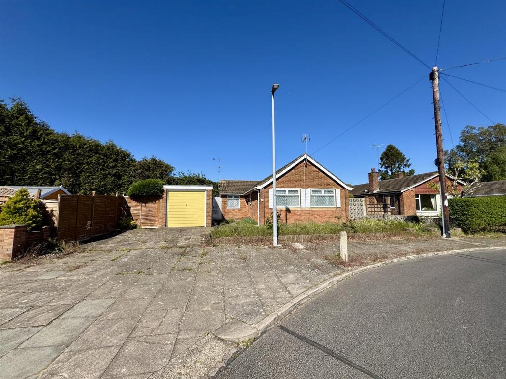 Main image of property: Sedbury Close, Luton, LU3 2UP