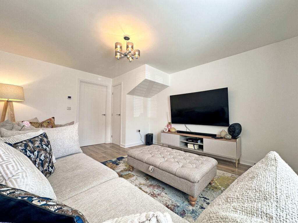 Swift Avenue, Coseley New Village, TIPTON, DY4 8DD photo 4