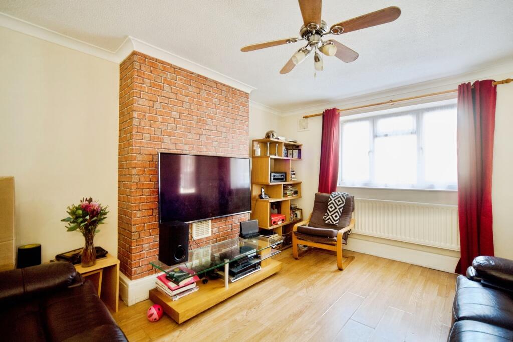Blaney Crescent, London, E6 - View 6