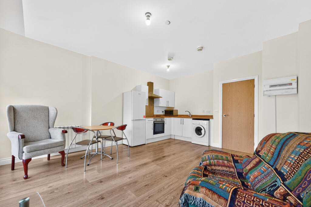 Apartment in Birmingham, Jewellery Quarter - View 3