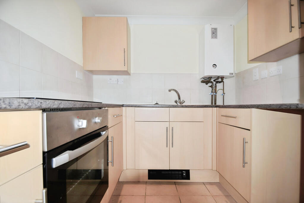 Apartment in Ryde, Appley - View 3