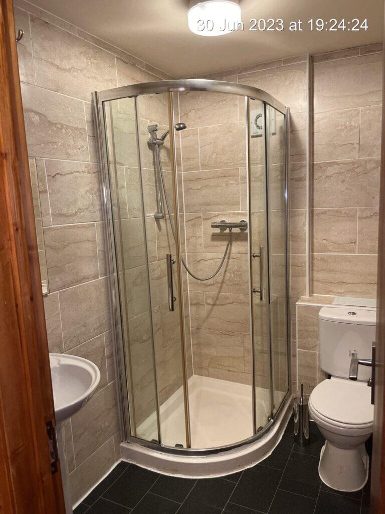 6 bedroom terraced house for rent