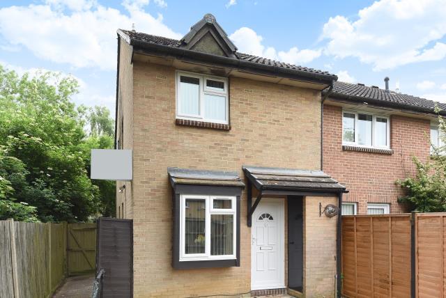 Main image of property: Axtell Close, Kidlington, Oxfordshire, OX5