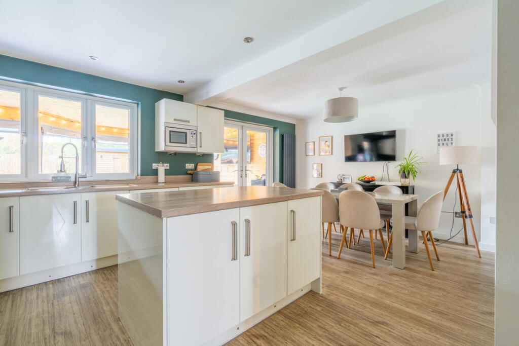 Endeavour Place, Stourport-on-severn, DY13 photo 4