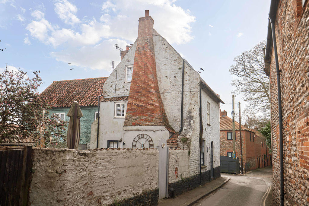 Main image of property: Cromwell Cottage, Fakenham