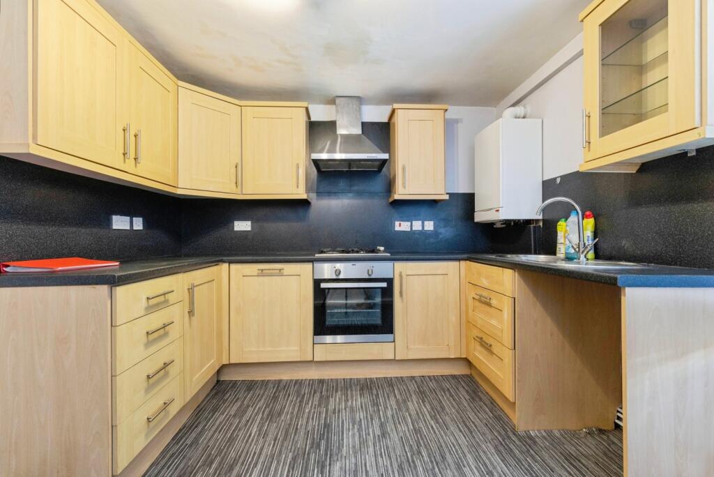 Apartment in Newcastle upon Tyne - View 5