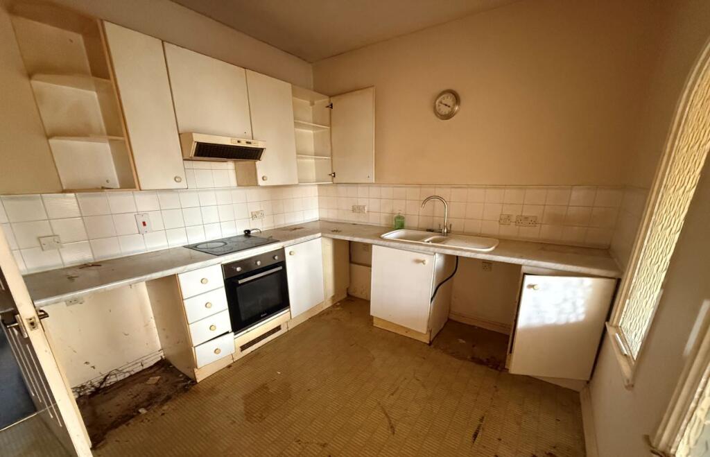 Apartment in Southend-on-Sea - View 3