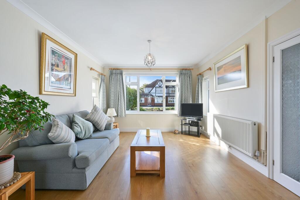 Tattenham Grove, Epsom, KT18 photo 3