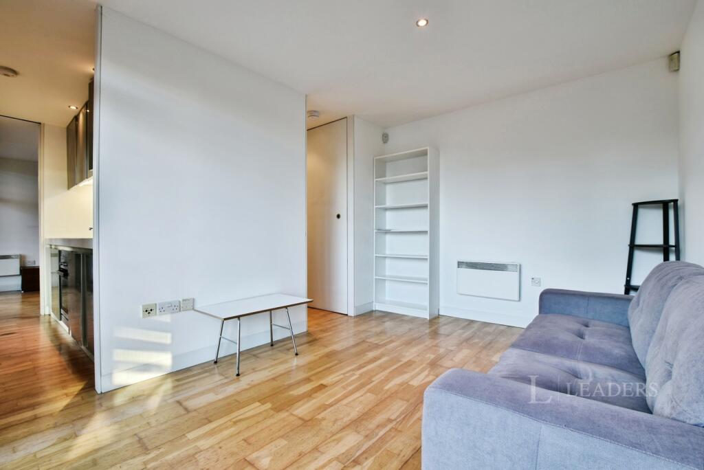 Apartment in Manchester, Hulme - View 4
