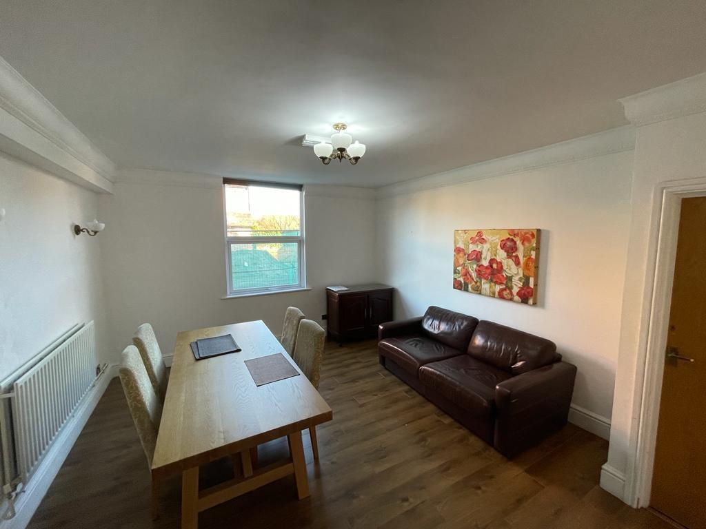 Apartment in Knutsford, Cheshire East - View 4